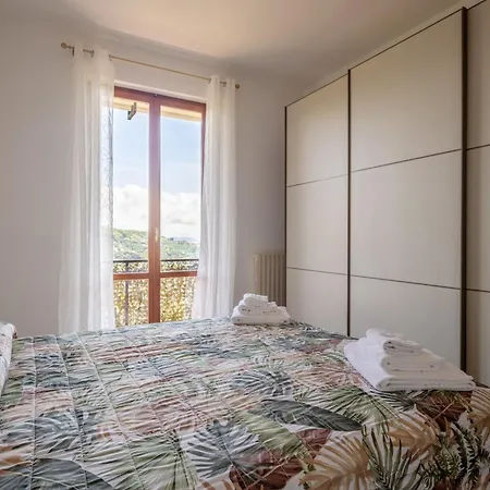 For 6 People In A Natural Area - Residential Hillside Neighborhood In - 15 Minutes From The Train Station - Val Di Vara And Cinque Terre Hiking Trails Apartament La Spezia