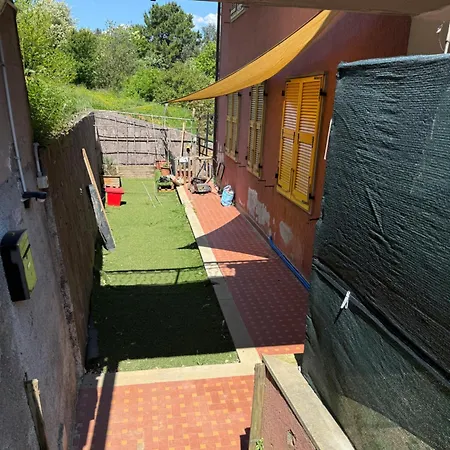 Apartment Per 6 Persone Nella Natura - Zona Collinare Residenziale - 15 Minuti Dalla Stazione - Val Di Vara Trekking 5 Terre *