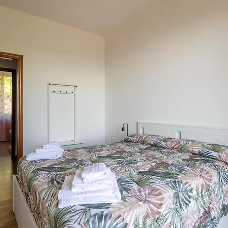 Per 6 Persone Nella Natura - Zona Collinare Residenziale - 15 Minuti Dalla Stazione - Val Di Vara Trekking 5 Terre * La Spezia