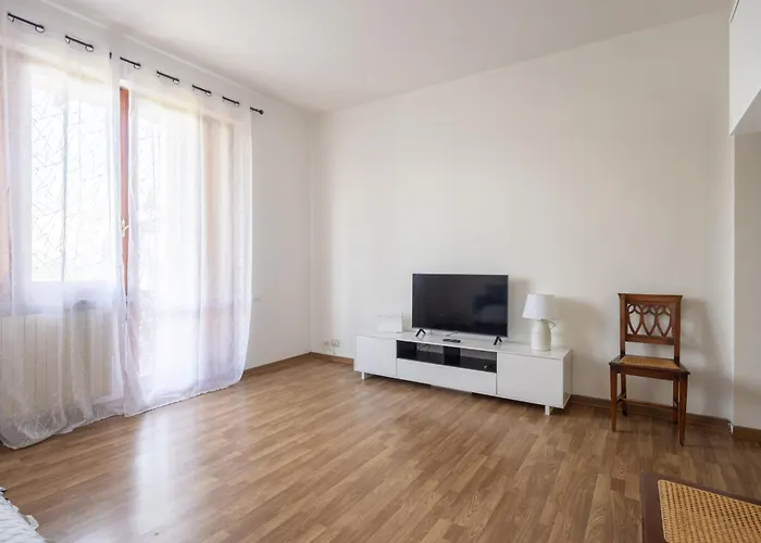 Per 6 Persone Nella Natura - Zona Collinare Residenziale - 15 Minuti Dalla Stazione - Val Di Vara Trekking 5 Terre