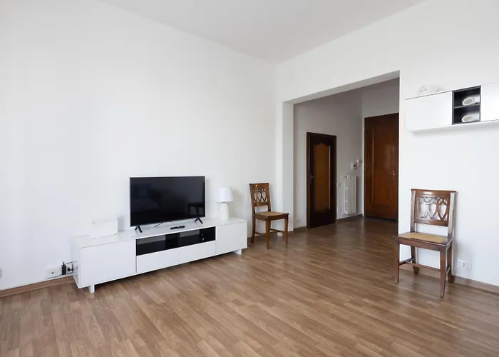 Per 6 Persone Nella Natura - Zona Collinare Residenziale - 15 Minuti Dalla Stazione - Val Di Vara Trekking 5 Terre *