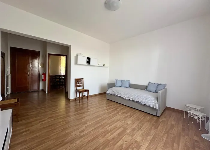 Apartment Per 6 Persone Nella Natura - Zona Collinare Residenziale - 15 Minuti Dalla Stazione - Val Di Vara Trekking 5 Terre La Spezia